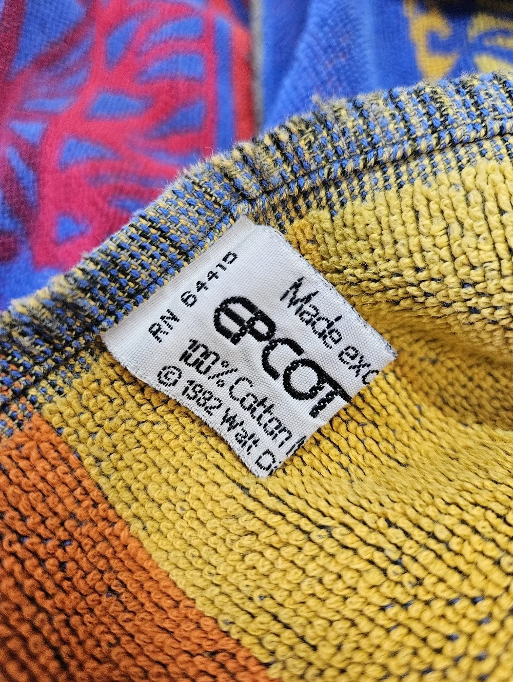 VINTAGE 1982 Walt Disney World Epcot Center Rainbow Beach Towel WDW